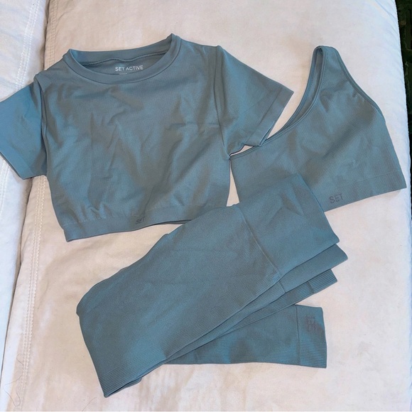 4 PIECE SET ACTIVE SCULPTFLEX Sz S RAIN PALE BLUE Crop zip, leggings, 2 tops - Picture 2 of 12